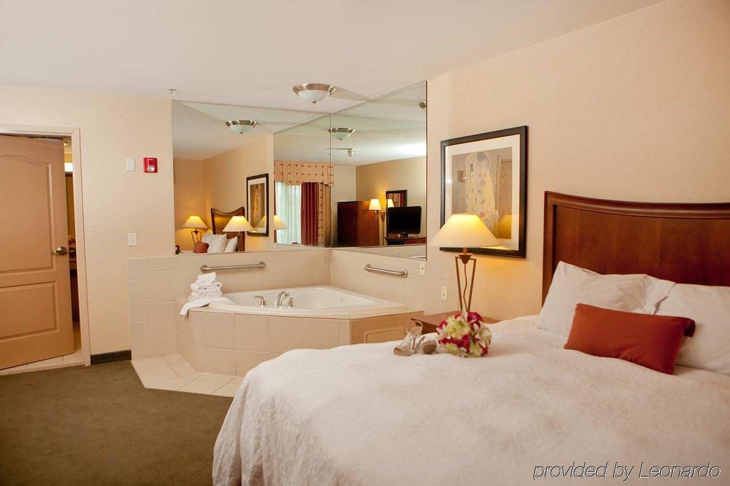 Hampton & Hotel Fresno